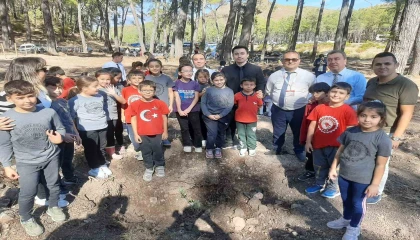 Kumlucada Cumhuriyetin 101. yılı anısına 450 fidan dikildi