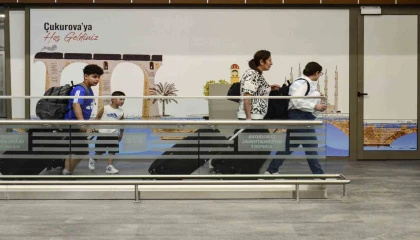 Lübnandan ayrılan Türk vatandaşlarını taşıyan uçak Mersine ulaştı