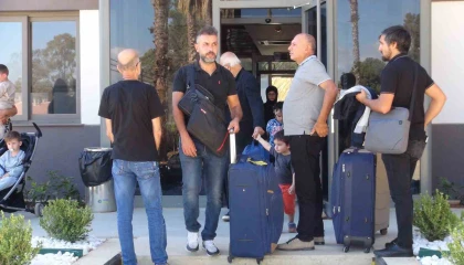 Lübnanı terk eden yabancı uyruklular deniz yoluyla Mersine gelmeye devam ediyor