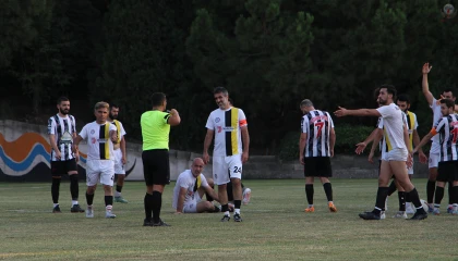 Maça bir gün kala lisansları çalınan futbolcular, sahaya çıkmayı başarsalar da maçı kazanamadılar