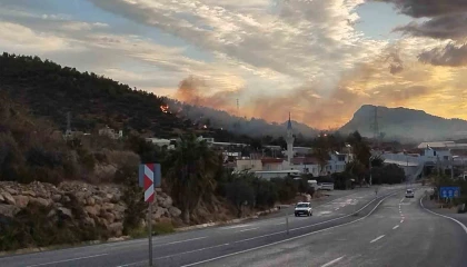 Mersin Bozyazıda orman yangını büyümeden söndürüldü
