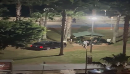 Mersinde film sahnesini aratmayan görüntüler: Aracını kalabalığın üzerine sürdü