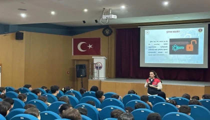 Mersinde jandarmadan öğrencilere siber farkındalık eğitimi