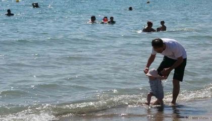 Mersinde sahiller, sakinliği sevenlere kaldı