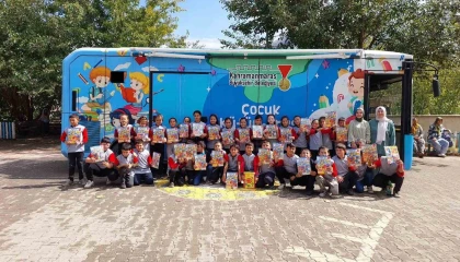 Mobil Kütüphane, yeni eğitim yılında öğrencilerle buluştu