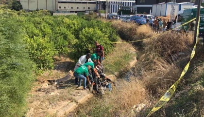 Motosiklet kanala uçtu: 1 ölü