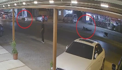 Motosikletlinin metrelerce uçtuğu anlar kamerada