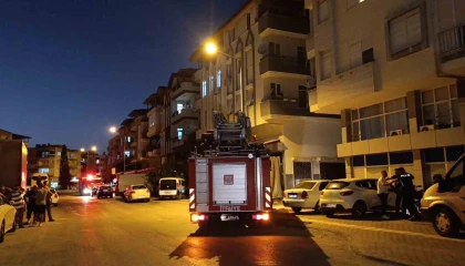 Ocaktaki tencere aspiratörü tutuşturdu, eli yanan ev sahibi hastaneye kaldırıldı