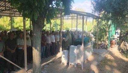 Okul yolunda kamyonetin çarptığı 16 yaşındaki lise öğrencisi hayatını kaybetti