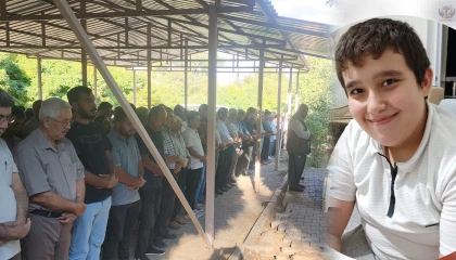 Okul yolunda kamyonetin çarptığı 16 yaşındaki lise öğrencisi hayatını kaybetti