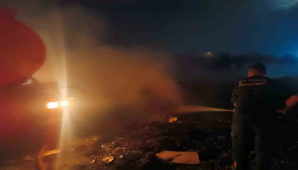 Otluk alanda çıkan yangın ekiplere zor anlar yaşattı