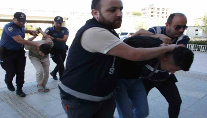 Polise silahlı saldırının zanlıları adliyeye çıkarıldı