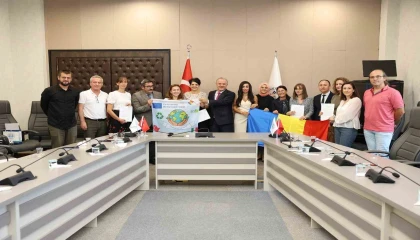 Romanyalı heyete ALKÜden sertifika