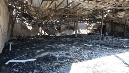 Sanayi sitesinde alevlere teslim olan 6 iş yeri yandı