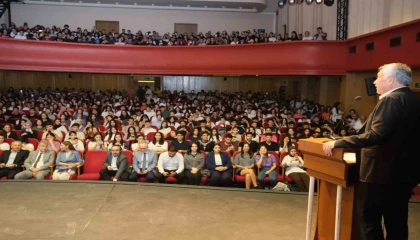 Sınava girecek öğrencilere motivasyon toplantısı