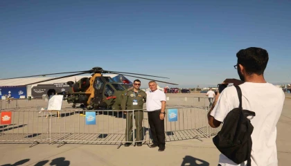 TEKNOFEST Adana, Bayraktar TB2 ve paramotor gösteri uçuşlarıyla başladı