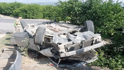 Ters dönen otomobilin sürücüsü yaralandı