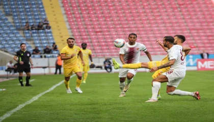 Trendyol Süper Lig: Hatayspor: 0 - Kayserispor: 0 (İlk yarı)