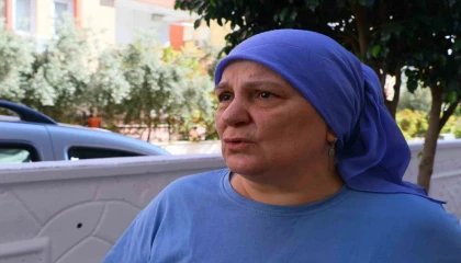 Yangını gören komşular karşı balkondan hortumla alevlere müdahale etti