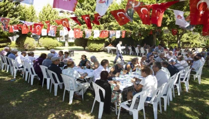 Yaş almış vatandaşlar Büyükşehir Belediyesinin etkinliklerinde eğlendi