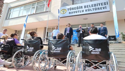 Yüreğirde engelli bireylere medikal malzeme dağıtıldı