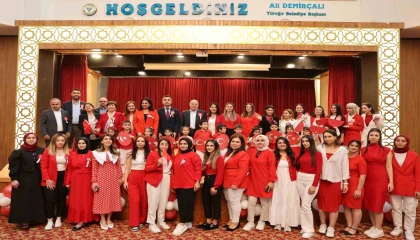 Yüreğirin minik öğrencileri 29 Ekimi coşkuyla kutladı