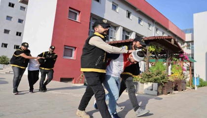 Adanada kebapçıya silahla saldıran 2 şüpheli tutuklandı