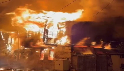 Adanada kullanılmayan iki katlı evde yangın çıktı