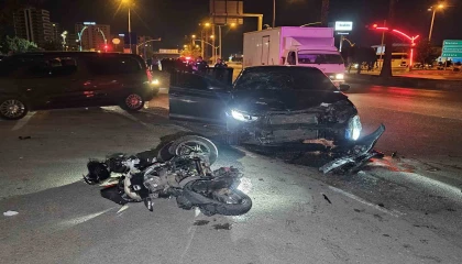 Adanada otomobil ile motosiklet çarpıştı: 1 ölü