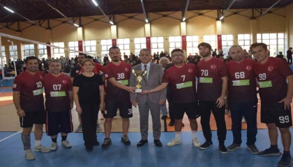 Aksuda turnuvanın kazananı Aksu Fen Lisesi