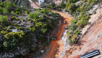 Alanya Belediyesinden yağmurda kapanan yollara anında müdahale