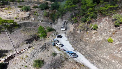 Alanyada heyelan sonrası kapanan yolda sona gelindi