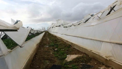 Antalya Büyükşehir, afet bölgesinde incelemelerde bulunup yardım eli uzattı