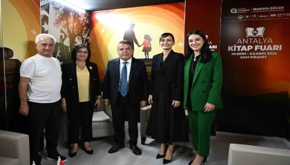 Antalya Kitap Fuarına öğrencilerden yoğun ilgi