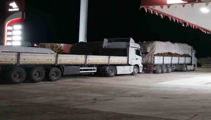 Antalya-Konya karayolu yoğun kar sebebiyle tırların geçişine kapatıldı