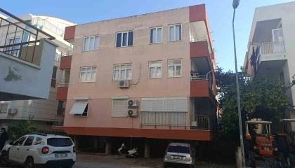 Apartman merdiveninde kalp krizi geçirip hayatını kaybetti