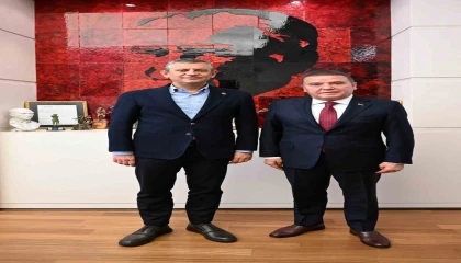 Başkan Böcek, Antalyadaki projeleri Özgür Özele anlattı