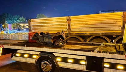 Burdurda hafif ticari araç ile çarpışan motosikletli kurye hayatını kaybetti