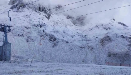 Davraz Kayak Merkezi sezona hazırlanıyor: İlk kar zirveye düştü