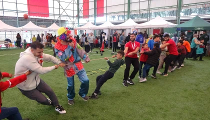 Depremzede çocuklar Dünya Çocuk Hakları Günü'nde doyasıya eğlendi