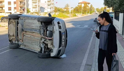 Devrilen otomobilden çıkan genç öğretmenin eğitim aşkı