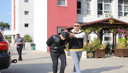 Dik dik bakıyorsun diyerek meyve bıçağıyla öldürdü, sonra da Pişmanım dedi