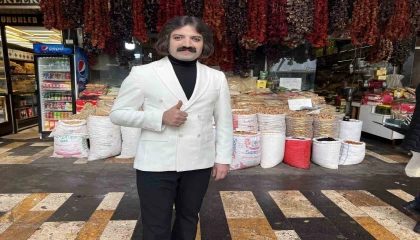 Ferdi Tayfur tarzıyla zamanı durduran Kahramanmaraşlı