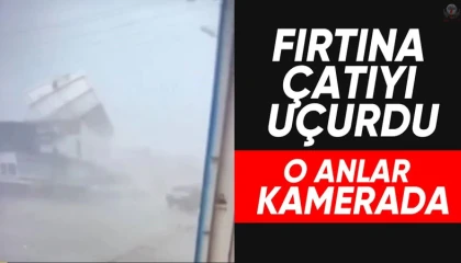 Fırtına binanın çatısını uçurdu, o anlar kamerada
