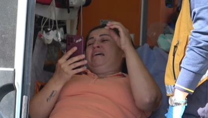 İki otomobil çarpıştı, yaralı sürücü kazayı cep telefonunda gözyaşlarıyla anlattı