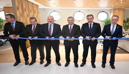 İş Bankası ilk turizm şubesini Antalyada açtı