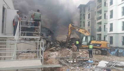 İşçilerin kaldığı konteyner yatakhane alevlere teslim oldu