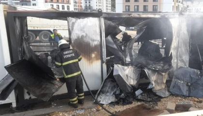 İskenderunda yanan konteyner kullanılmaz hale geldi