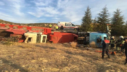 Ispartada kontrolden çıkan tır devrildi, sürücü hayatını kaybetti