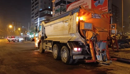 Kahramanmaraş büyükşehir belediyesinden gece mesaisi